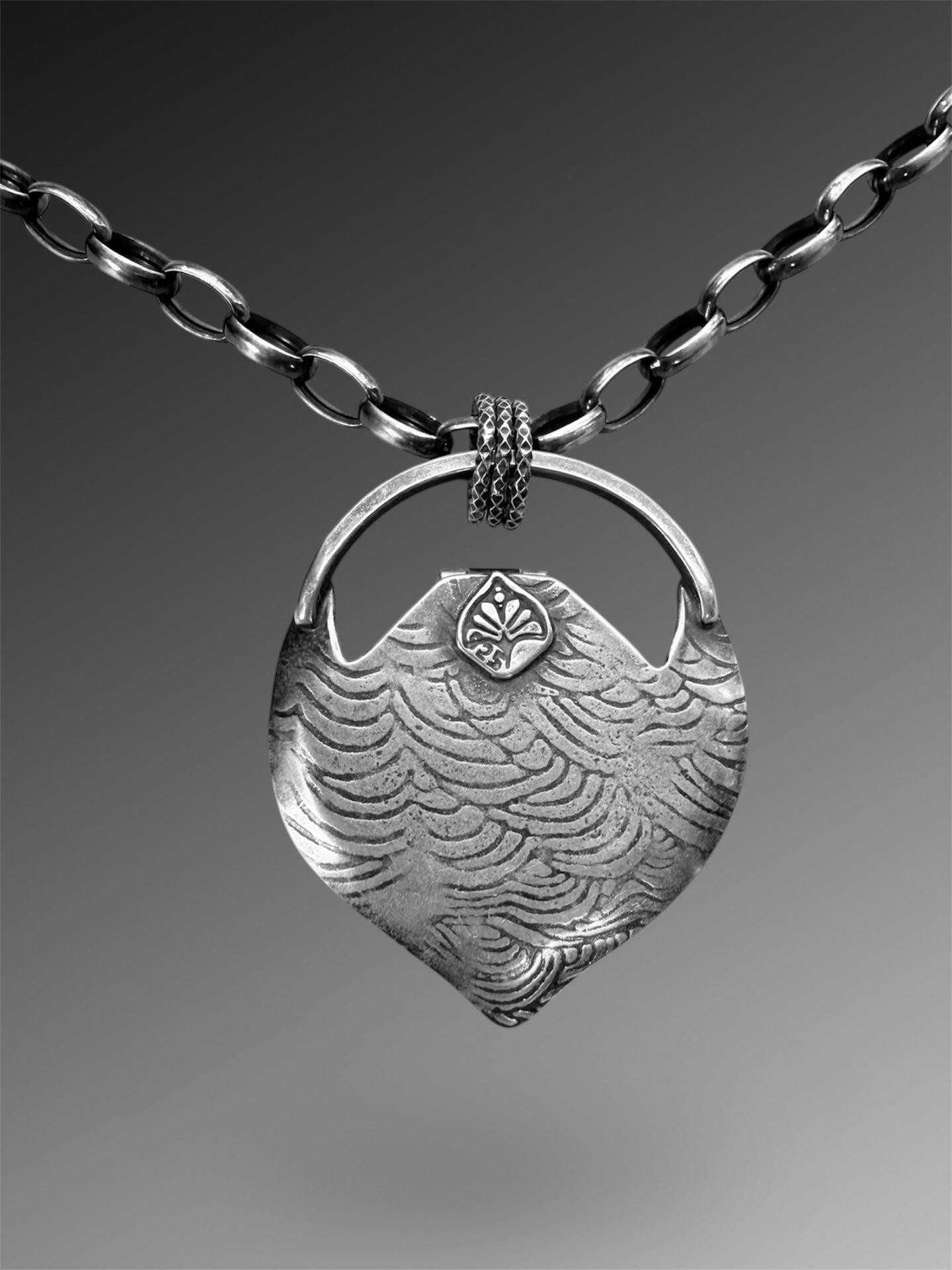 Dendritic Agate Locket with Magnifying Himalayan Quartz