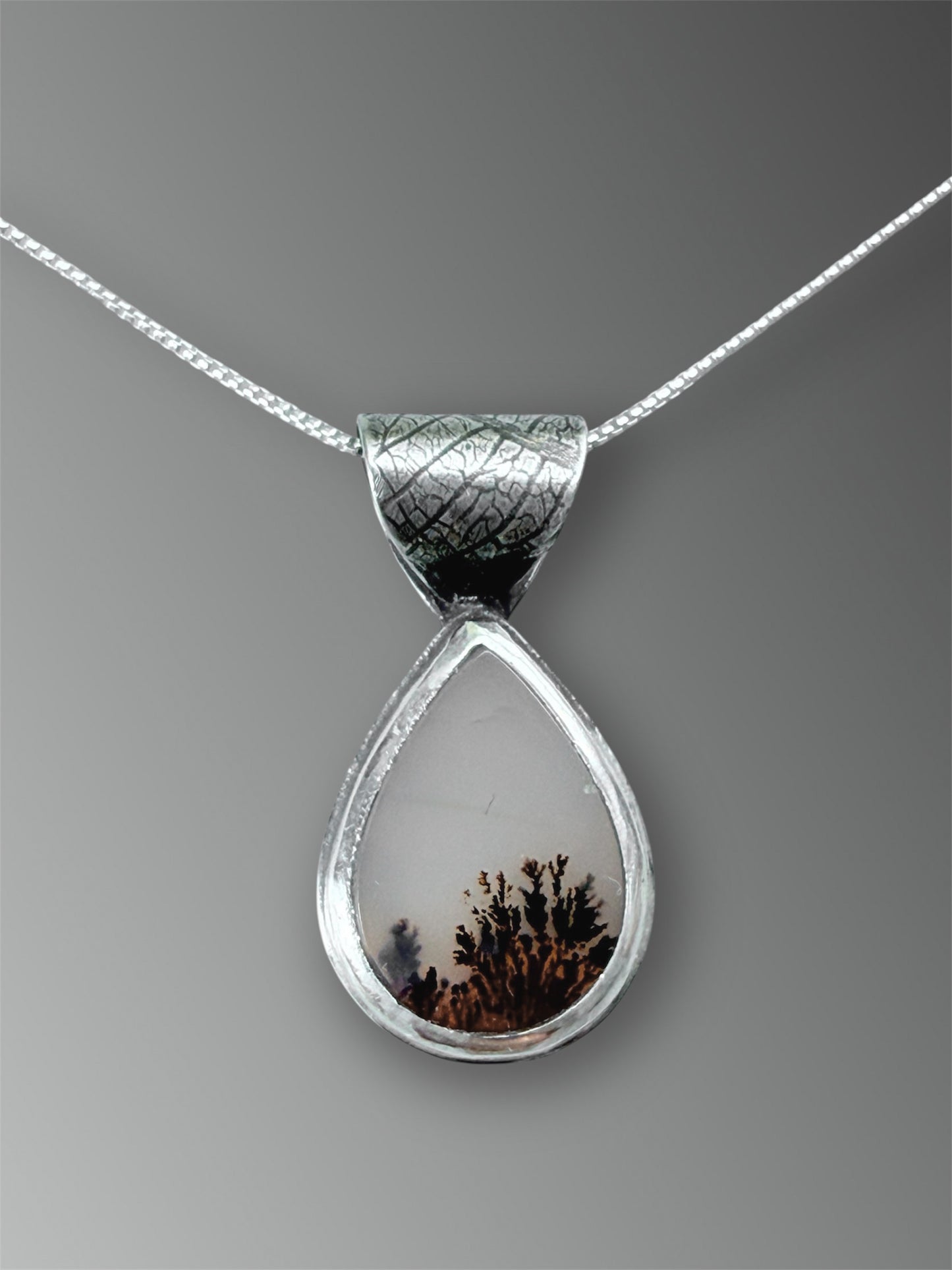 Dendritic Agate Necklace with Leaf Pattern